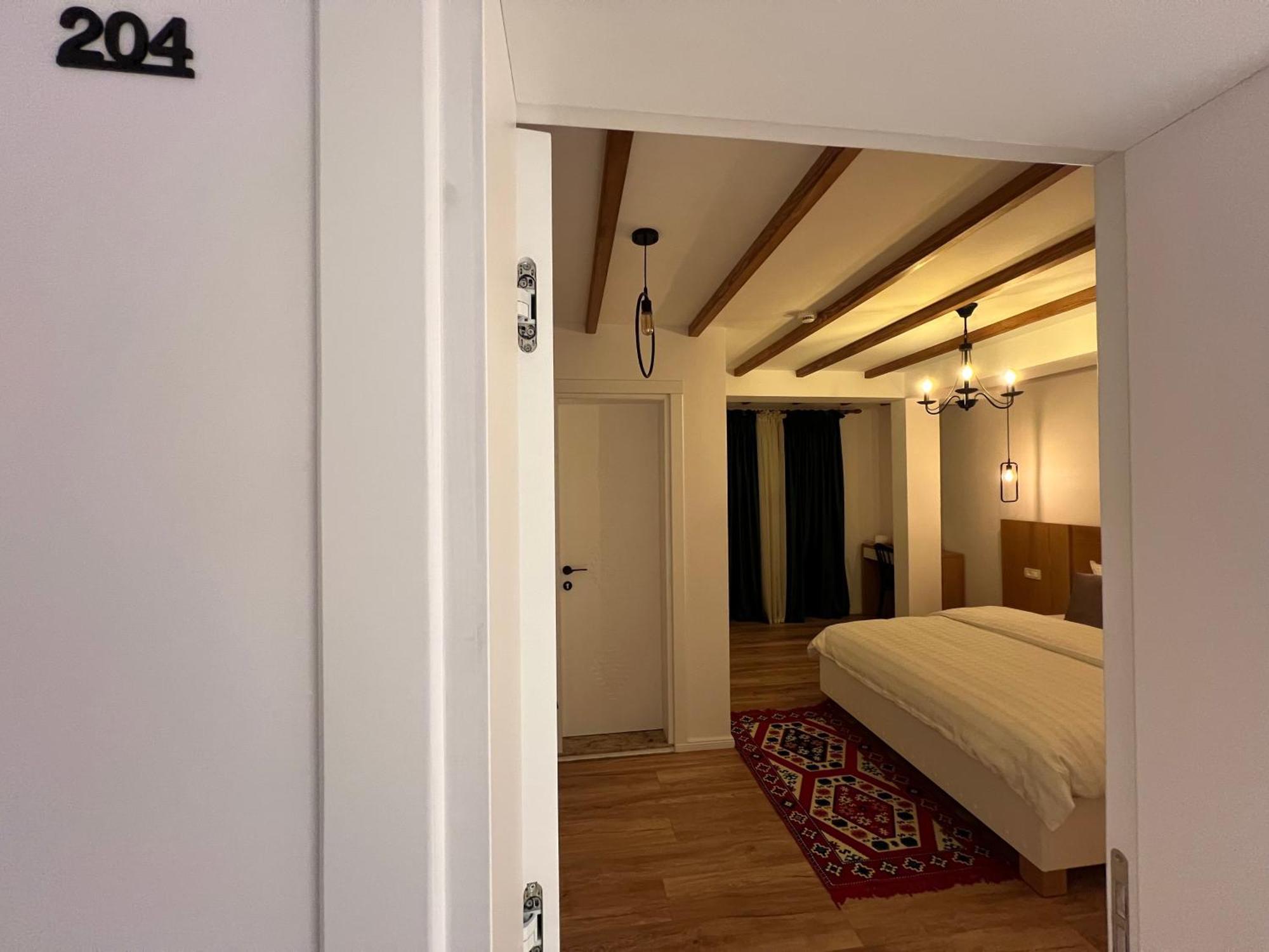 Hotel Chestnut Hill Bajram Curri Pokoj fotografie