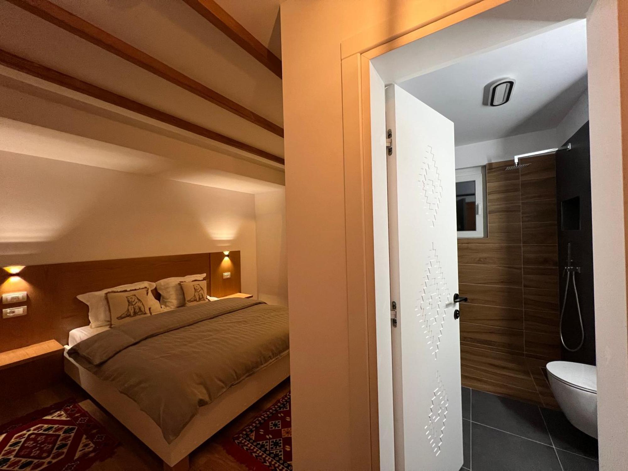 Hotel Chestnut Hill Bajram Curri Pokoj fotografie